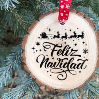 Ornamento Navideño de Borde Vivo con Papá Noel y sus Renos, Grabado con Láser, que Dice 'Feliz Navidad'